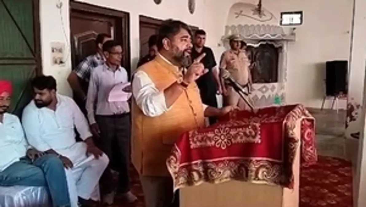 अंबाला में मंत्री असीम गोयल ने लाभार्थियों को बांटे रिहायशी प्लाटों के प्रमाण पत्र